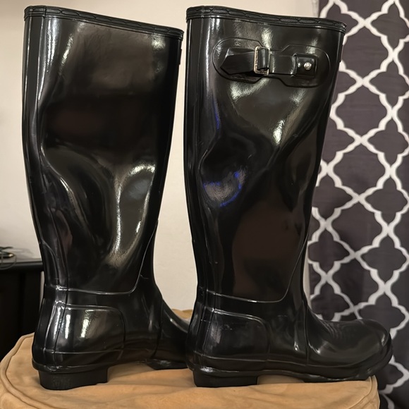 Like New:::: HUNTER Original Tall RAIN BOOTS!!! 😍🖤 - Picture 6 of 6
